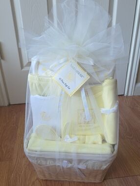 Babygear 10pc Gift Set Yellow Little Duck Baby Neutral Newborn Gift Box